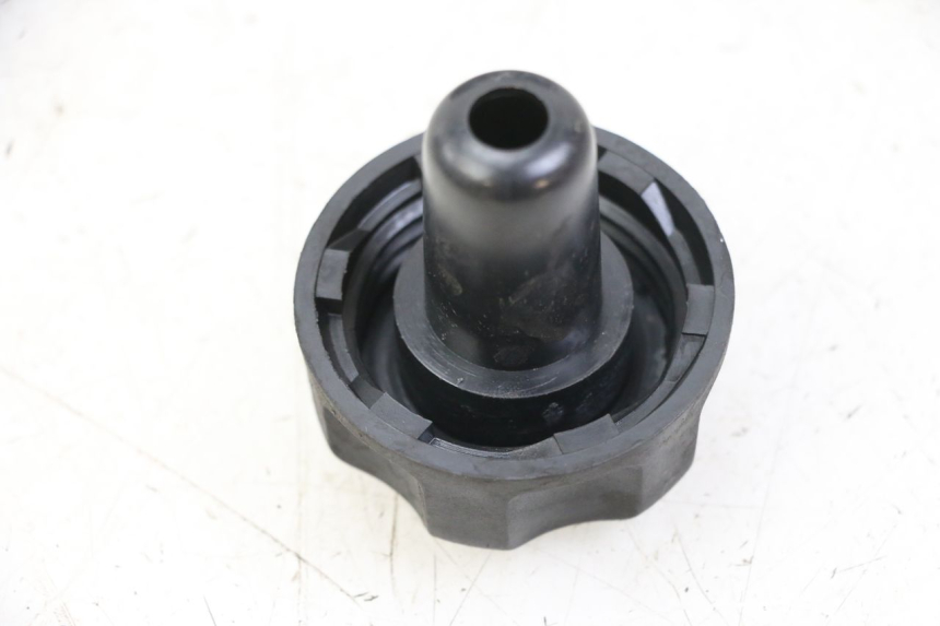 photo de BOUCHON RESERVOIR ESSENCE MBK OVETTO ONE 2T 50 (2013 - 2017) - Zoom état d’usage