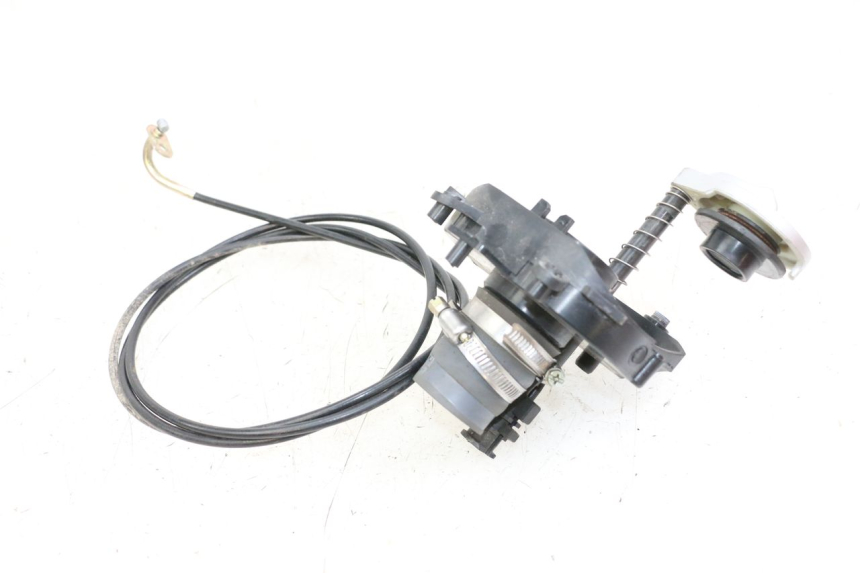 photo de BOUCHON RESERVOIR ESSENCE SYM MIO 50 (2011 - 2017) - Vue d’ensemble