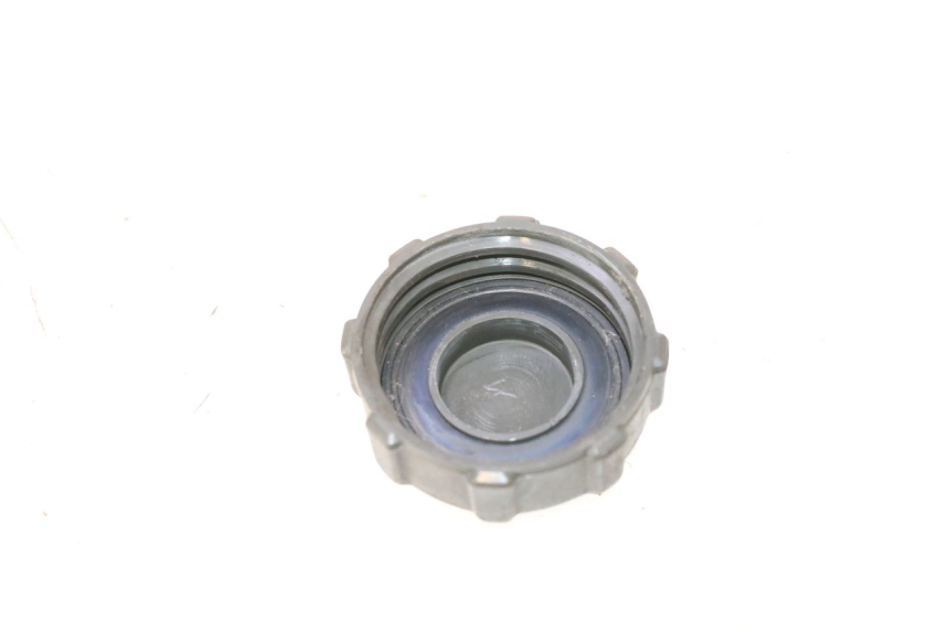 photo de BOUCHON RESERVOIR ESSENCE PIAGGIO MP3 125 (2006 - 2014) - Zoom état d’usage