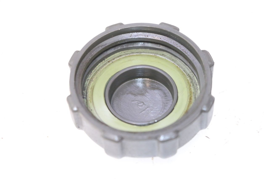photo de BOUCHON RESERVOIR ESSENCE PIAGGIO MP3 500 (2016 - 2018) - Détail de la pièce
