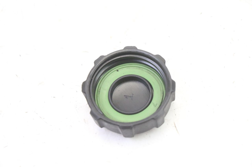 photo de BOUCHON RESERVOIR ESSENCE PIAGGIO NEW TYPHOON 50 (2018 - 2021) - Zoom état d’usage