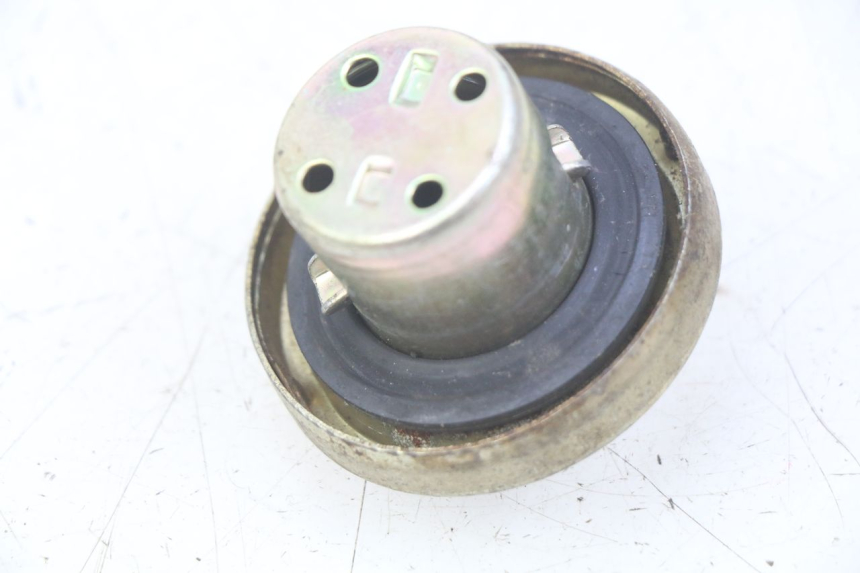 photo de BOUCHON RESERVOIR ESSENCE SELECT UP OCTALIS 125 (2007 - 2012) - Détail de la pièce