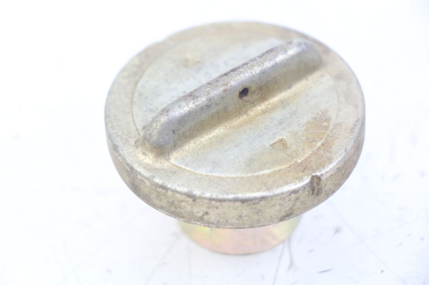 photo de BOUCHON RESERVOIR ESSENCE SELECT UP OCTALIS 125 (2007 - 2012) - Zoom état d’usage