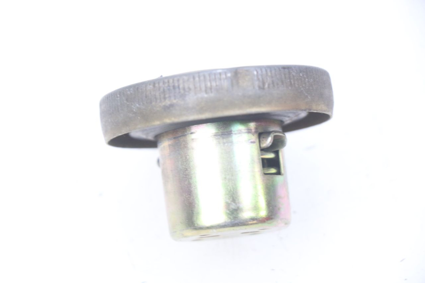 photo de BOUCHON RESERVOIR ESSENCE SYM ORBIT 2 2T 50 (2008 - 2018) - Zoom état d’usage