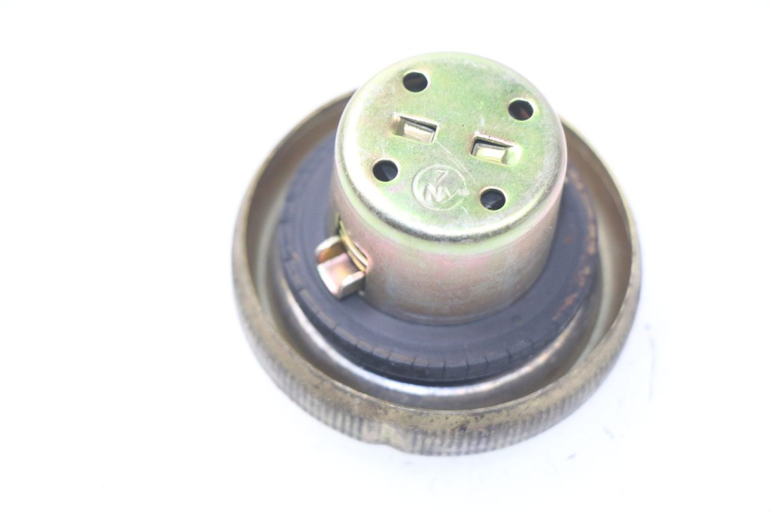 photo de BOUCHON RESERVOIR ESSENCE SYM ORBIT 2 4T 50 (2008 - 2017) - Autre angle de vue