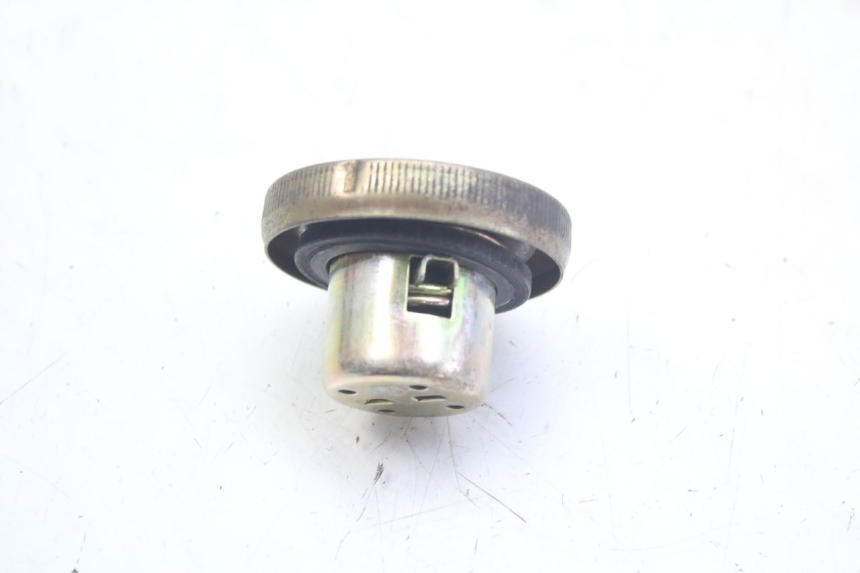 photo de BOUCHON RESERVOIR ESSENCE SYM ORBIT 2 4T 50 (2018 - 2022) - Détail de la pièce