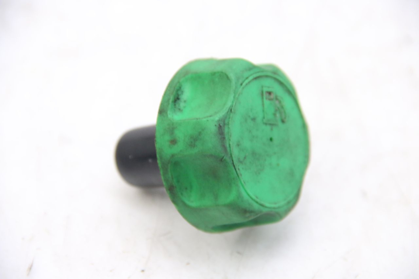 photo de BOUCHON RESERVOIR ESSENCE MBK OVETTO 2T 50 (2007 - 2017) - Détail de la pièce