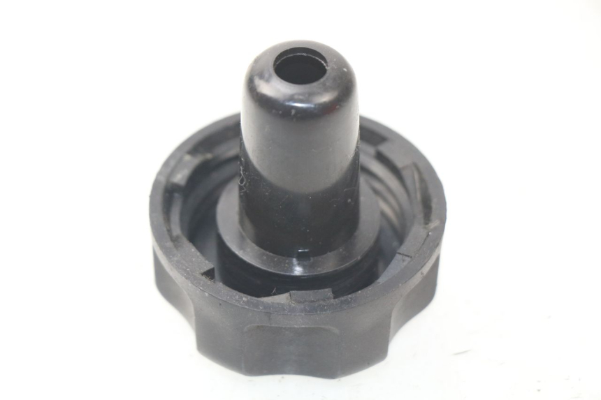 photo de BOUCHON RESERVOIR ESSENCE MBK OVETTO 4T 50 (2008 - 2016) - Zoom état d’usage