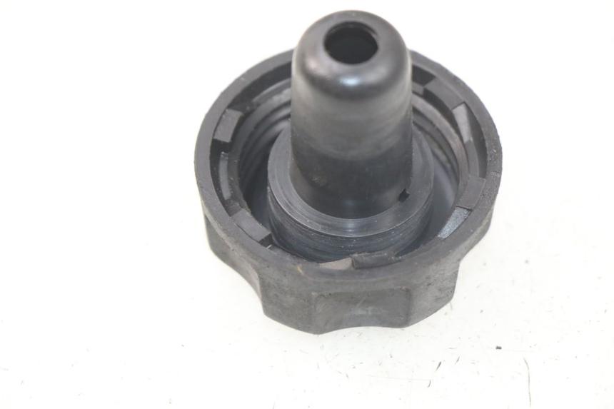 photo de BOUCHON RESERVOIR ESSENCE MBK OVETTO ONE 2T 50 (2013 - 2017) - Zoom état d’usage