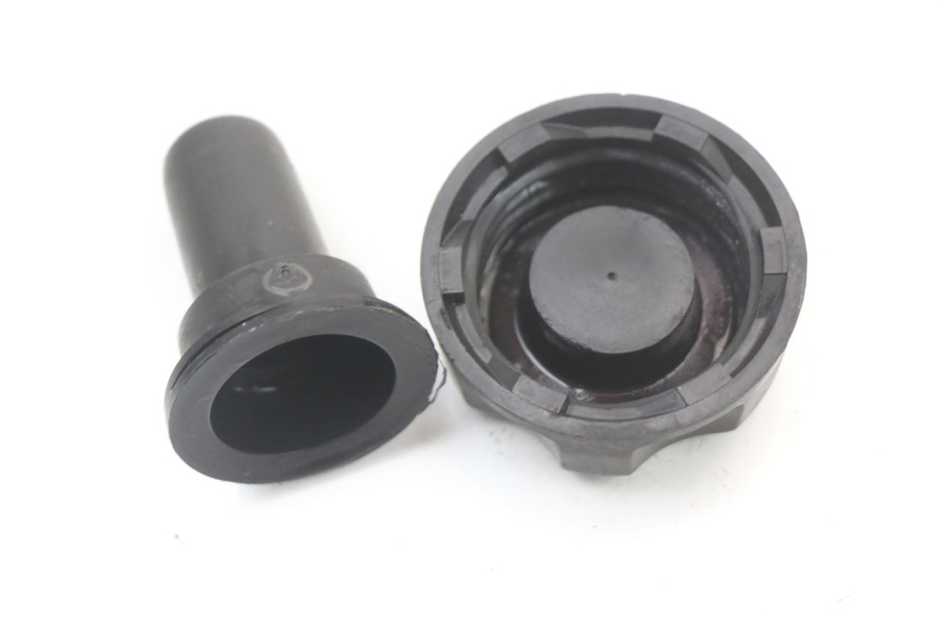 photo de BOUCHON RESERVOIR ESSENCE MBK OVETTO ONE 2T 50 (2013 - 2017) - Zoom état d’usage