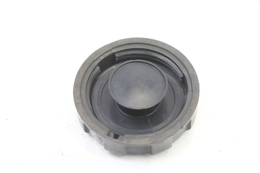 photo de BOUCHON RESERVOIR ESSENCE PEUGEOT KISBEE 4T 50 (2018 - 2022) - Zoom état d’usage