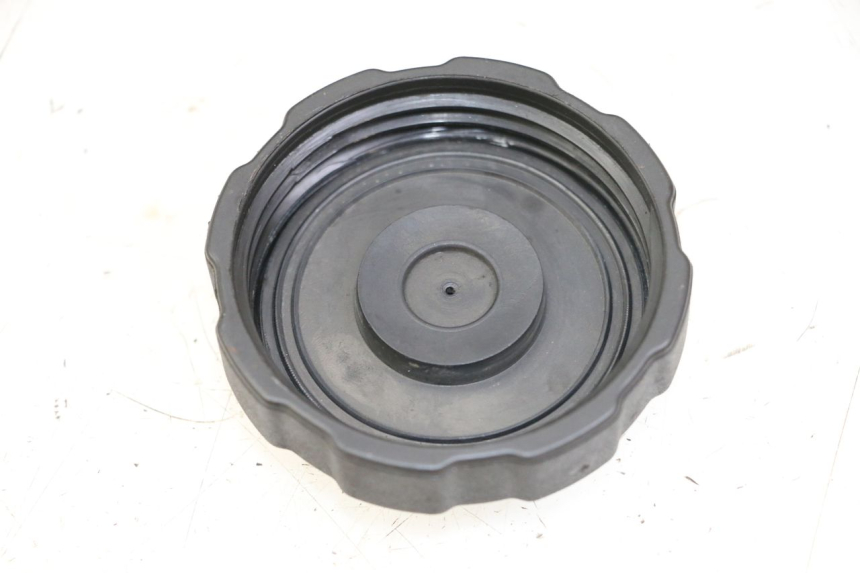 photo de BOUCHON RESERVOIR ESSENCE PEUGEOT SATELIS COMPRESSOR K15 125 (2006 - 2009) - Détail de la pièce