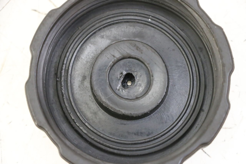 photo de BOUCHON RESERVOIR ESSENCE PEUGEOT TKR TREKKER FURIOUS 50 (2005 - 2014) - Détail de la pièce