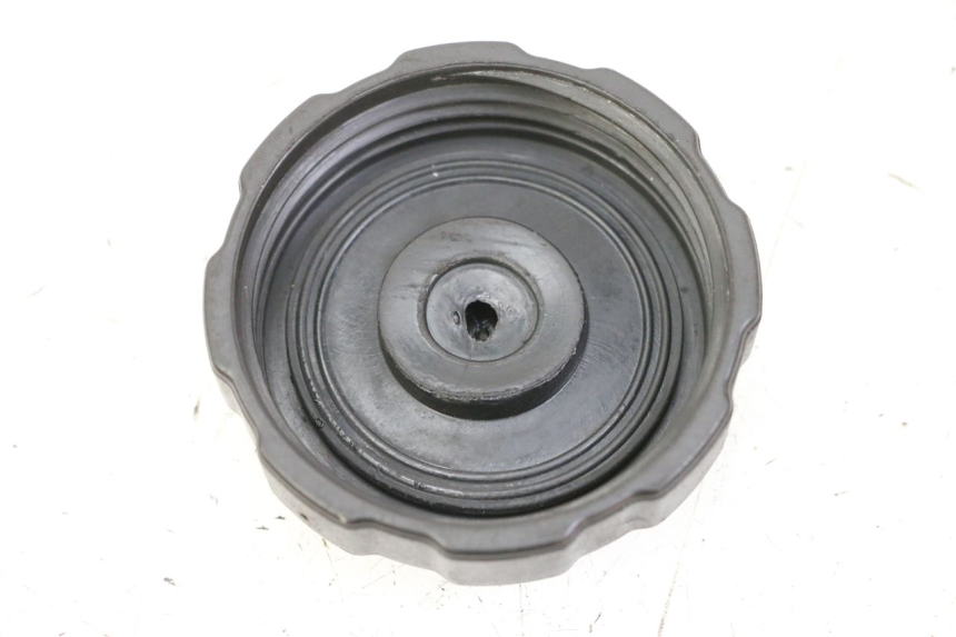 photo de BOUCHON RESERVOIR ESSENCE PEUGEOT TKR TREKKER FURIOUS 50 (2005 - 2014) - Zoom état d’usage