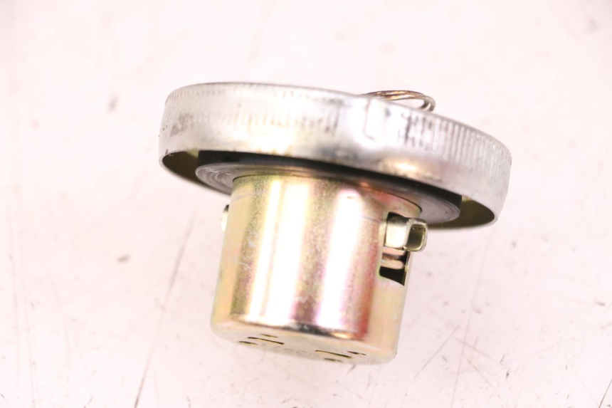 photo de BOUCHON RESERVOIR ESSENCE PEUGEOT TWEET 4T 50 (2023 - 2025) - Zoom état d’usage