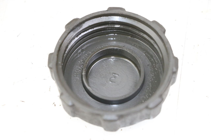 photo de BOUCHON RESERVOIR ESSENCE PIAGGIO VESPA GRANTURISMO 200 (2004 - 2005) - Détail de la pièce