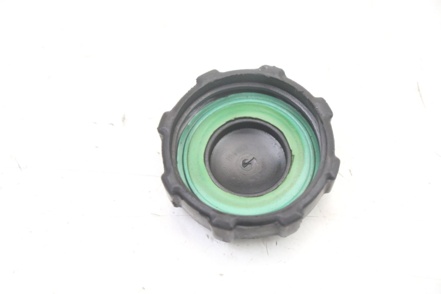 photo de BOUCHON RESERVOIR ESSENCE PIAGGIO ZIP 4T 50 (2018 - 2020) - Zoom état d’usage