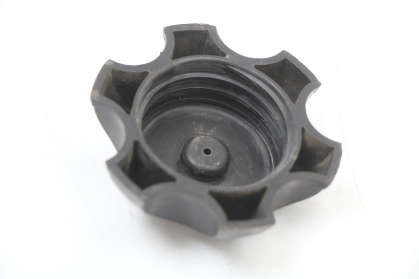 photo de BOUCHON RESERVOIR ESSENCE YCF PIT BIKE 125 (2010 - 2018) - Détail de la pièce