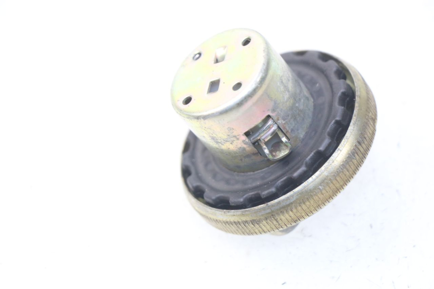 photo de BOUCHON RESERVOIR ESSENCE KEEWAY PIXEL 50 (2008 - 2011) - Détail de la pièce