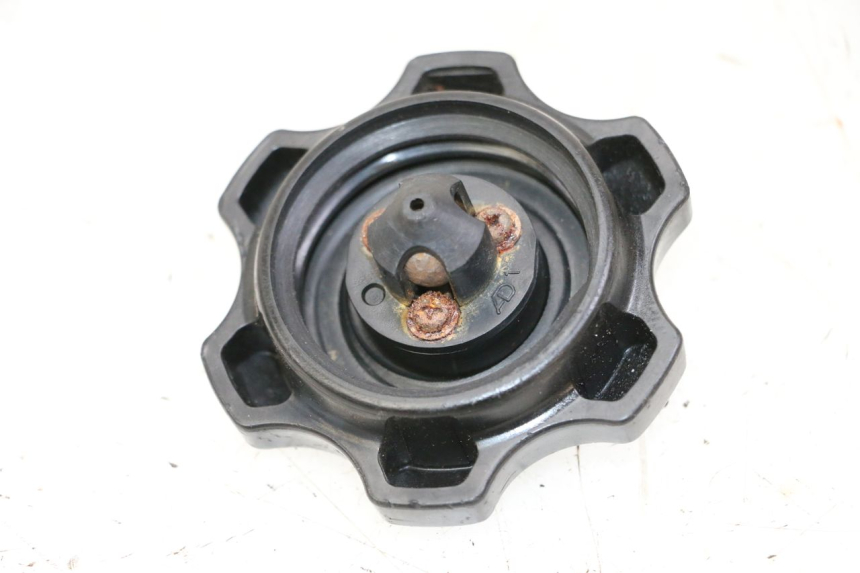 photo de BOUCHON RESERVOIR ESSENCE YAMAHA PW 80 (1983 - 2014) - Détail de la pièce