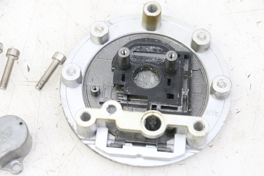 photo de BOUCHON RESERVOIR ESSENCE MAG POWER R-STREET 50 (2016 - 2025) - Gros plan technique