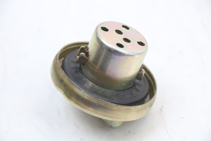 photo de BOUCHON RESERVOIR ESSENCE EUROCKA R8 4T 50 (2013 - 2022) - Zoom état d’usage