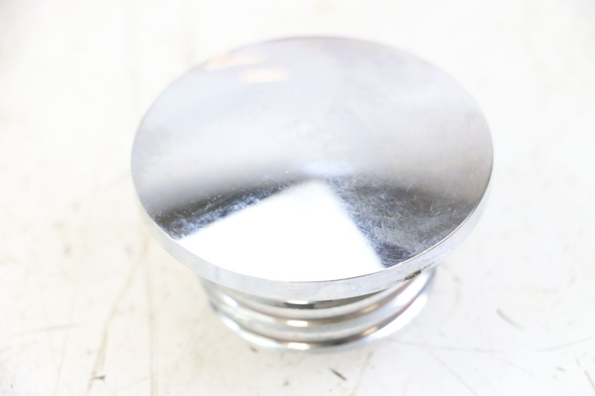 photo de BOUCHON RESERVOIR ESSENCE REGAL RAPTOR SPYDER 125 (2010 - 2018) - Vue principale