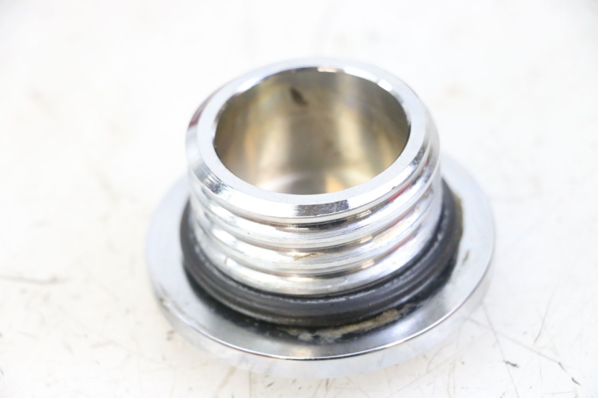 photo de BOUCHON RESERVOIR ESSENCE REGAL RAPTOR SPYDER 125 (2010 - 2018) - Autre angle de vue