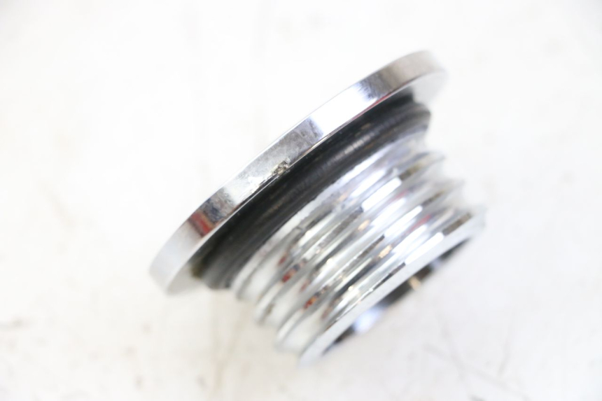 photo de BOUCHON RESERVOIR ESSENCE REGAL RAPTOR SPYDER 125 (2010 - 2018) - Gros plan technique