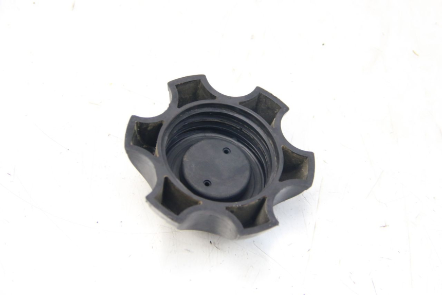photo de BOUCHON RESERVOIR ESSENCE APOLLO RFZ 125 - Détail de la pièce