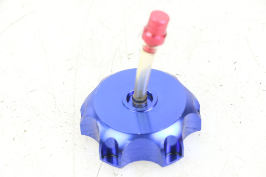 photo de BOUCHON RESERVOIR ESSENCE APOLLO RFZ 125 - Vue principale