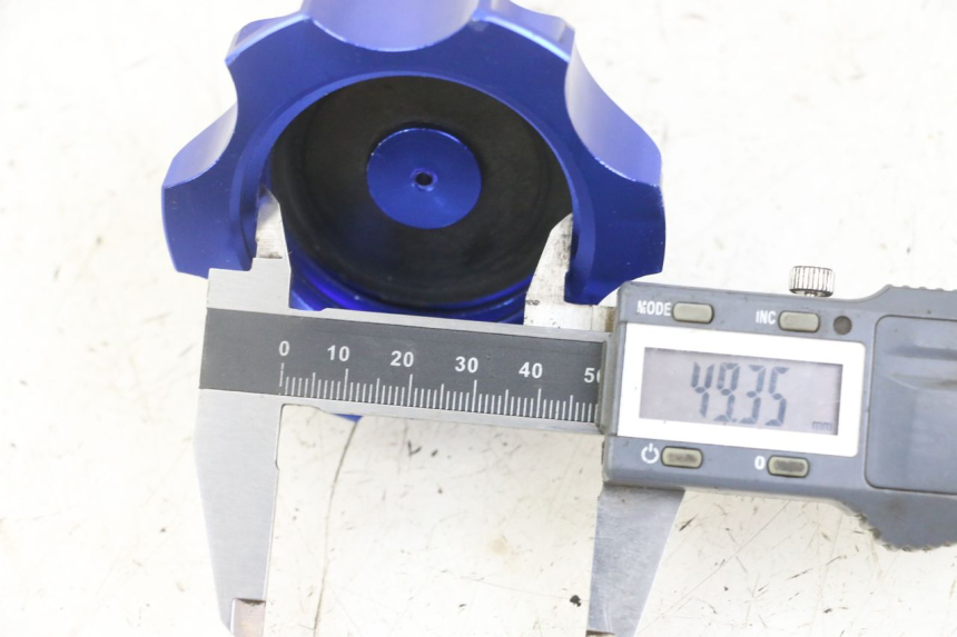 photo de BOUCHON RESERVOIR ESSENCE APOLLO RFZ 125 - Détail de la pièce