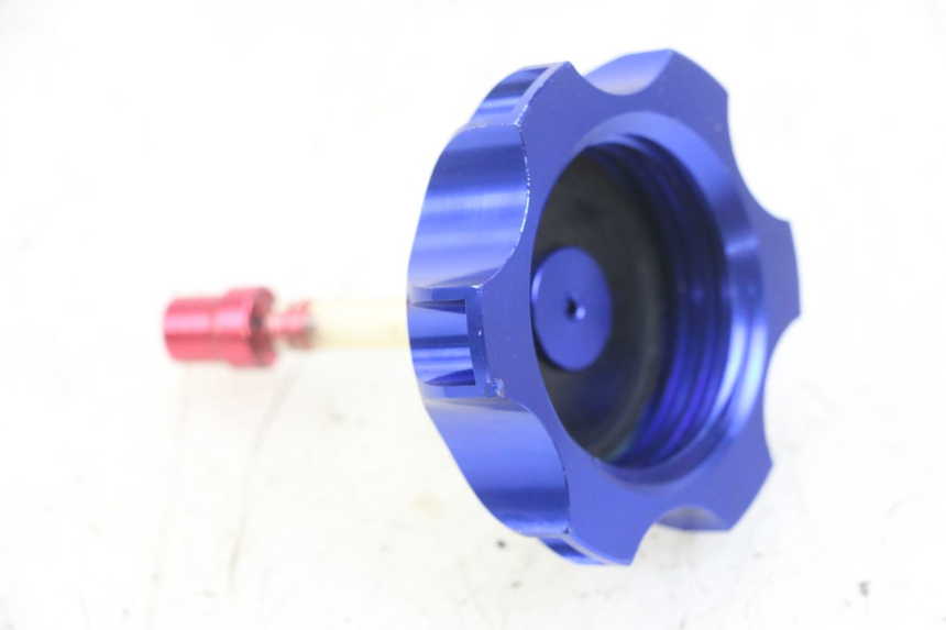 photo de BOUCHON RESERVOIR ESSENCE APOLLO RFZ 125 - Zoom état d’usage