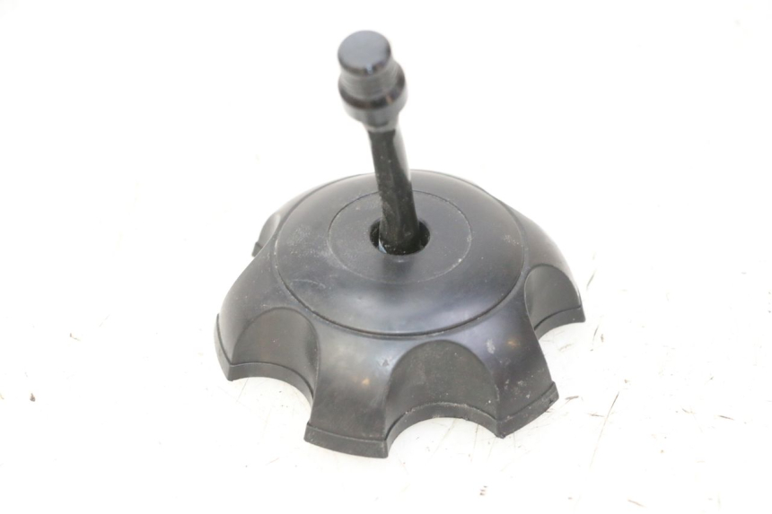 photo de BOUCHON RESERVOIR ESSENCE APOLLO RFZ 125 - Vue principale