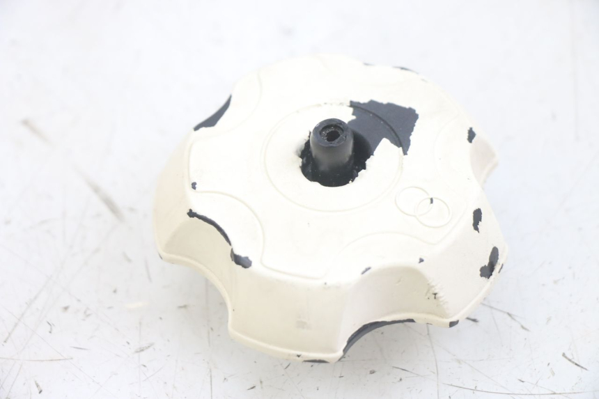 photo de BOUCHON RESERVOIR ESSENCE GILERA RK 50 (1996 - 1999) - Détail de la pièce