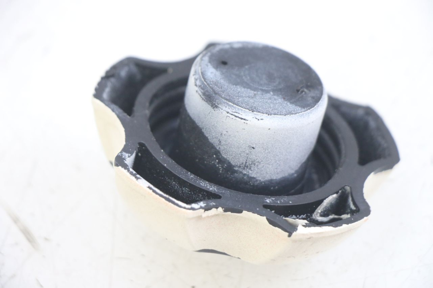 photo de BOUCHON RESERVOIR ESSENCE GILERA RK 50 (1996 - 1999) - Zoom état d’usage