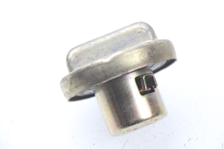 photo de BOUCHON RESERVOIR ESSENCE TURBHO RP 50 (2018 - 2022) - Zoom état d’usage