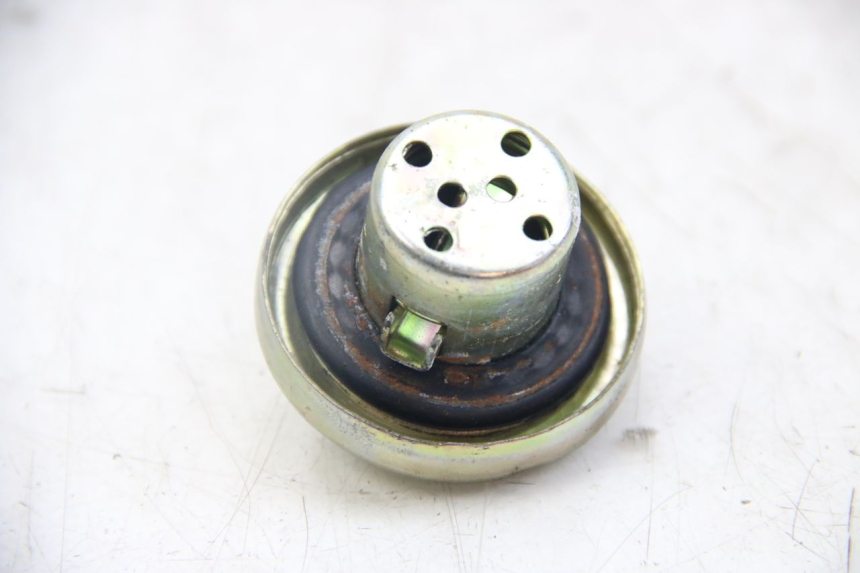 photo de BOUCHON RESERVOIR ESSENCE JM MOTORS SANTANA 50 (2014 - 2023) - Détail de la pièce