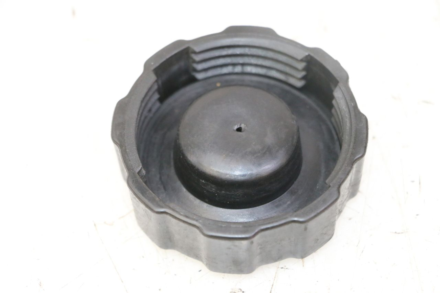 photo de BOUCHON RESERVOIR ESSENCE PEUGEOT SATELIS 125 (2013 - 2018) - Détail de la pièce