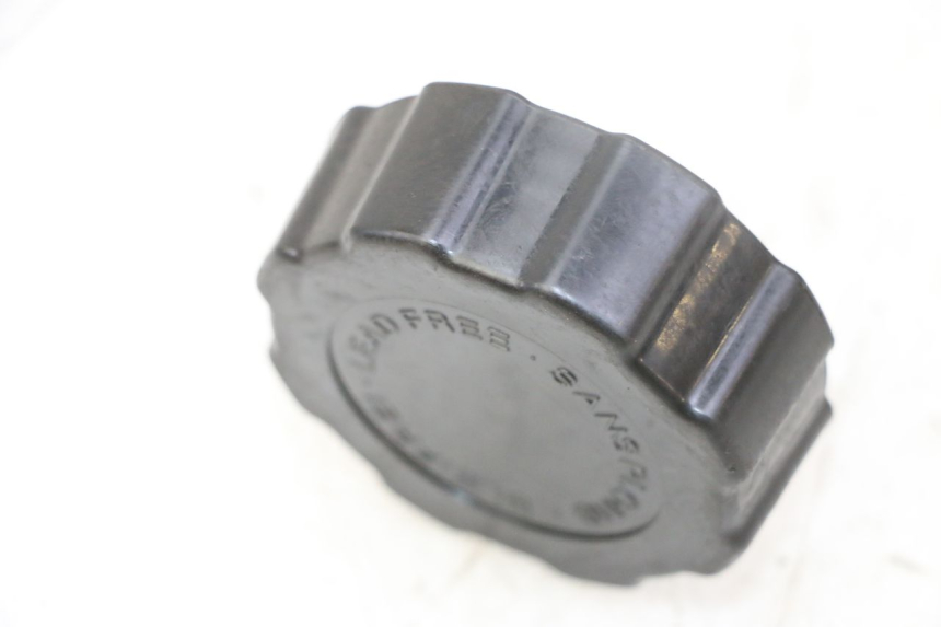 photo de BOUCHON RESERVOIR ESSENCE PEUGEOT SATELIS 125 (2013 - 2018) - Zoom état d’usage