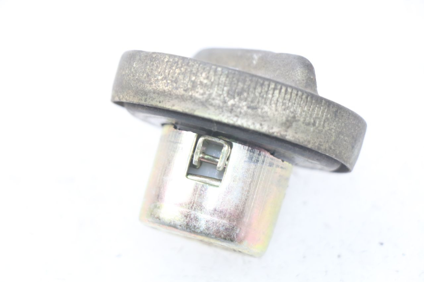 photo de BOUCHON RESERVOIR ESSENCE HONDA SCV LEAD 100 (2003 - 2007) - Vue principale