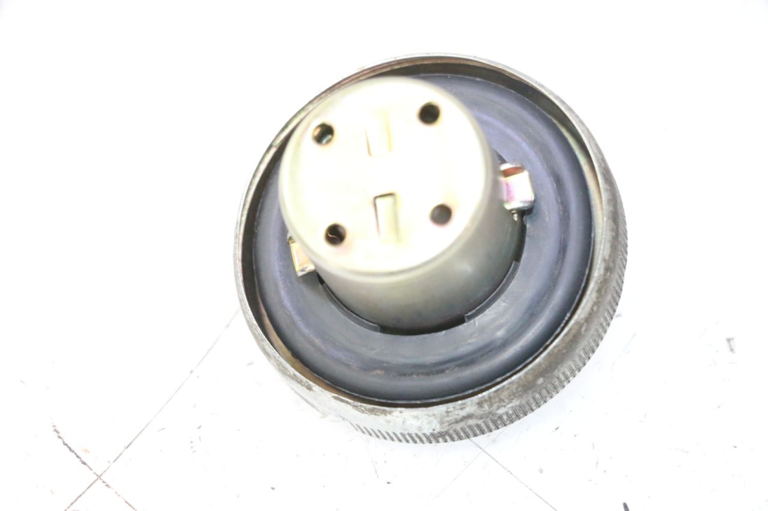 photo de BOUCHON RESERVOIR ESSENCE HONDA SH 125 (2001 - 2003) - Détail de la pièce