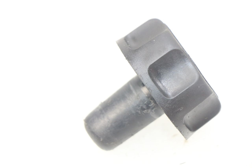 photo de BOUCHON RESERVOIR ESSENCE YAMAHA SLIDER NAKED 50 (2004 - 2018) - Vue principale