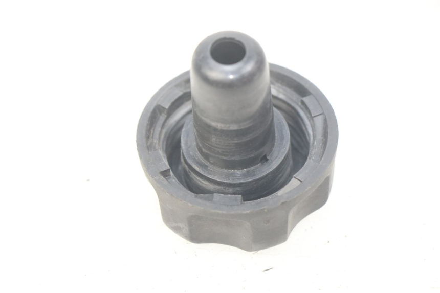 photo de BOUCHON RESERVOIR ESSENCE YAMAHA SLIDER NAKED 50 (2004 - 2018) - Zoom état d’usage