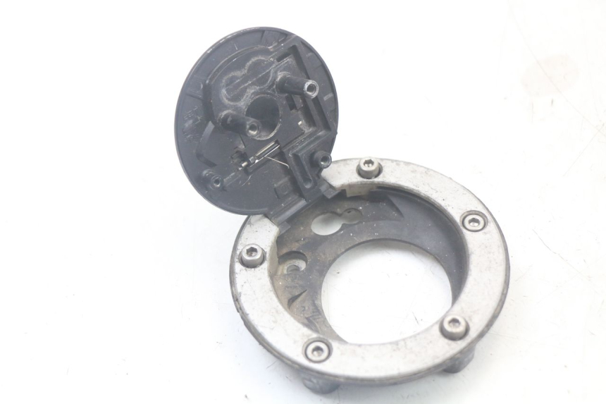 photo de BOUCHON RESERVOIR ESSENCE TRIUMPH SPEED TRIPLE T301 900 (1994 - 1996) - Zoom état d’usage