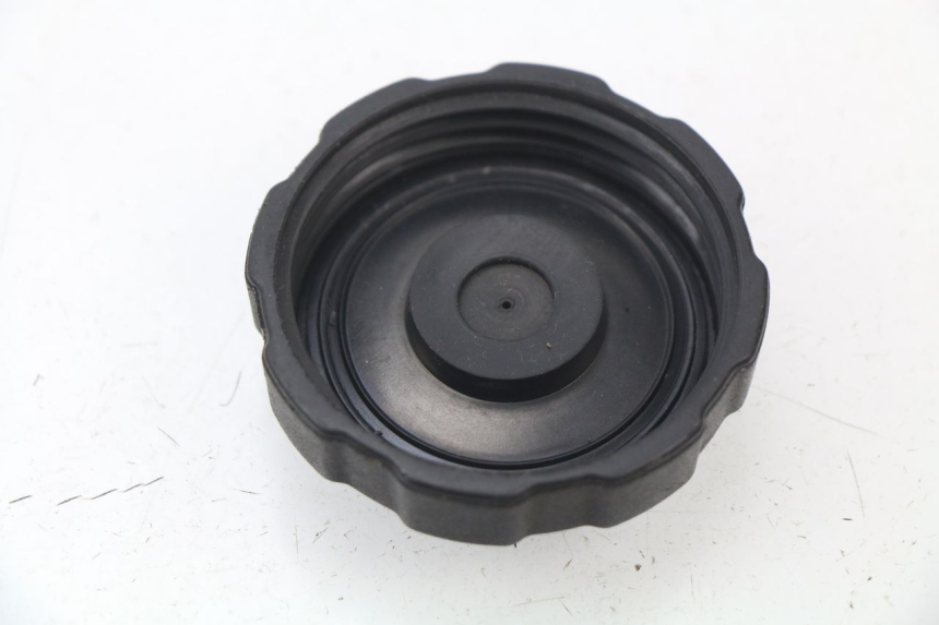 photo de BOUCHON RESERVOIR ESSENCE PEUGEOT SPEEDFIGHT 2 AC 50 (2000 - 2009) - Détail de la pièce