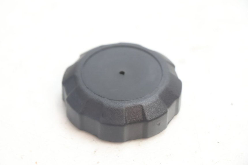 photo de BOUCHON RESERVOIR ESSENCE PEUGEOT SPEEDFIGHT LC 50 (1996 - 2002) - Détail de la pièce