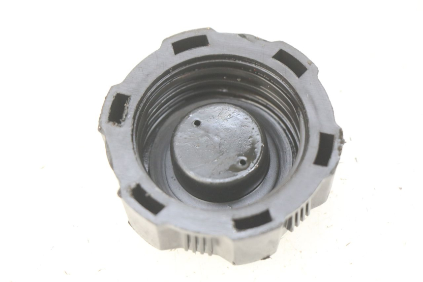 photo de BOUCHON RESERVOIR ESSENCE CHINESE QUAD SPEEDY DELUXE 125 - Zoom état d’usage