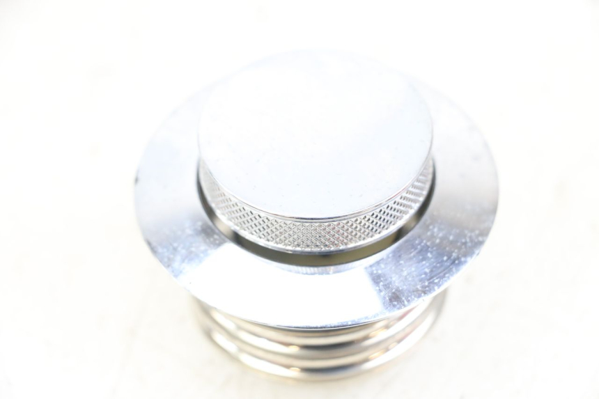 photo de BOUCHON RESERVOIR ESSENCE HARLEY DAVIDSON SPORTSTER XL CUSTOM 1200 (2003 - 2004) - Vue principale