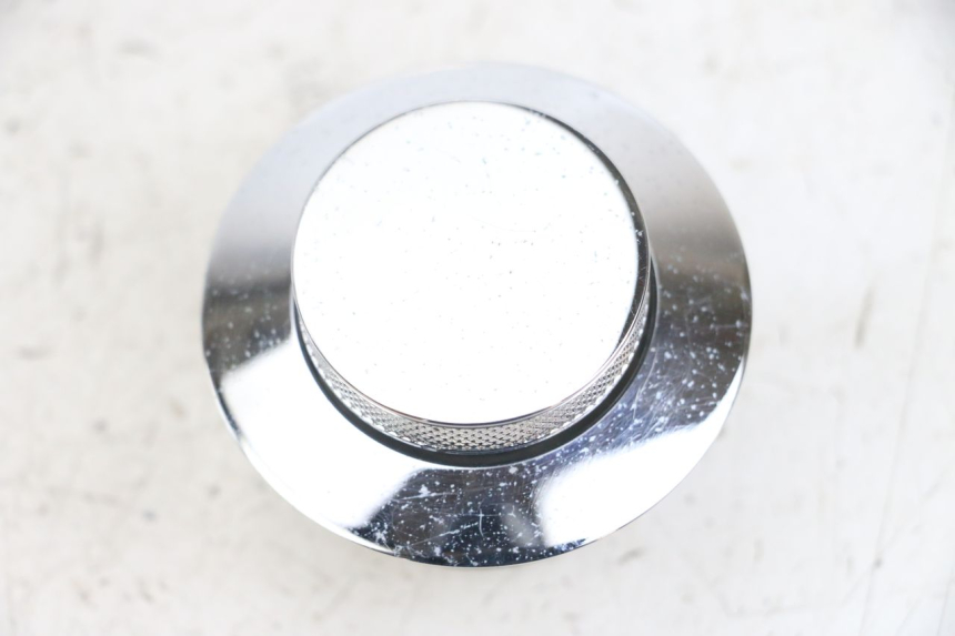 photo de BOUCHON RESERVOIR ESSENCE HARLEY DAVIDSON SPORTSTER XL CUSTOM 1200 (2003 - 2004) - Vue d’ensemble